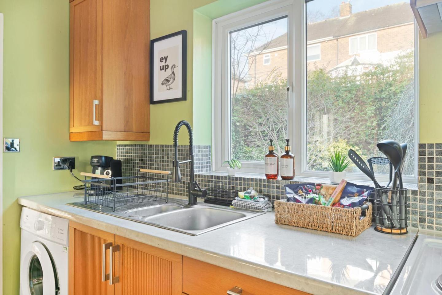 3 Bedroom House - Well Presented - Spacious - Flexible Check In - Free Parking Nottingham Exterior photo